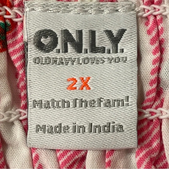 OLD NAVY Matching Printed Smocked Bralette Top in Strawberry Jammin' - Picture 6 of 8